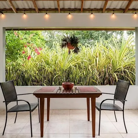 Ancella'S Garden Apartment-Beach-5Min Drive, 1 Hr Montego Bay, 25 Mins Ocho Rios, Continental Breakfast