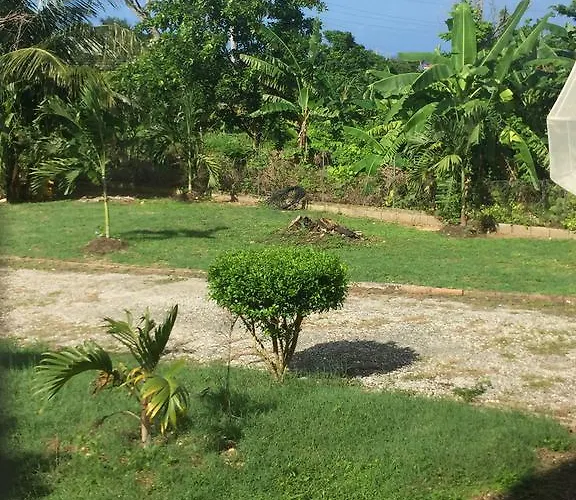 Ginger Mango Garden Cottage - Beach-5Min Drive, 1 Hr Montego Bay, 25 Mins Ocho Rios Runaway Bay